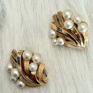 Vintage Trifari Gold Tone clip-on Leaf Design Earrings with Faux Pearls
